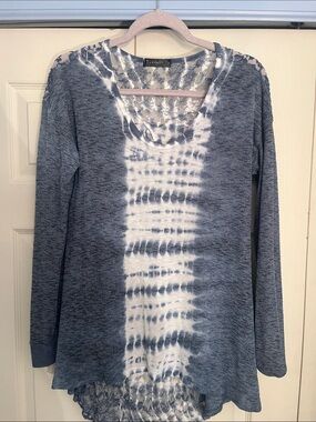 b new york Blue and White Tie-Dye V-Neck Long Sleeve Top